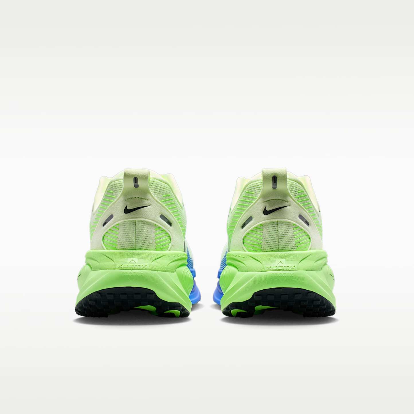 Nike Vomero 18 Straßenlaufschuh (Herren) – Weiß/Volt Tint/Sapphire/Black Spruce