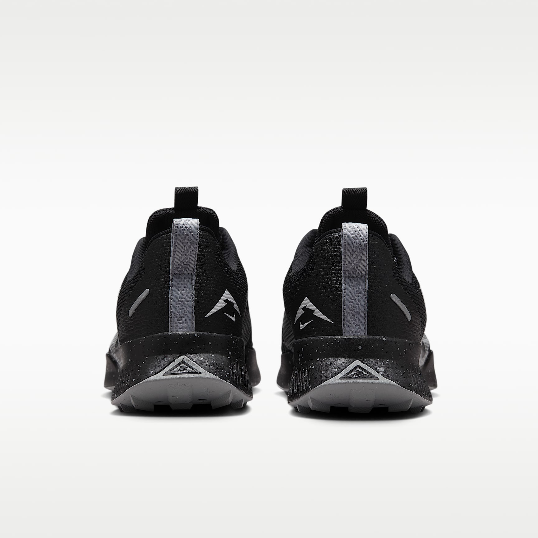 Nike Juniper Trail 3 Traillaufschuh (Damen) – Schwarz/Wolf Grey/Photon Dust/Schwarz