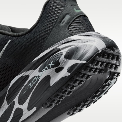 Nike Vomero 18 Straßenlaufschuh (Herren) – Anthracite/Cannon/Metallic Silver/Reflect Silver