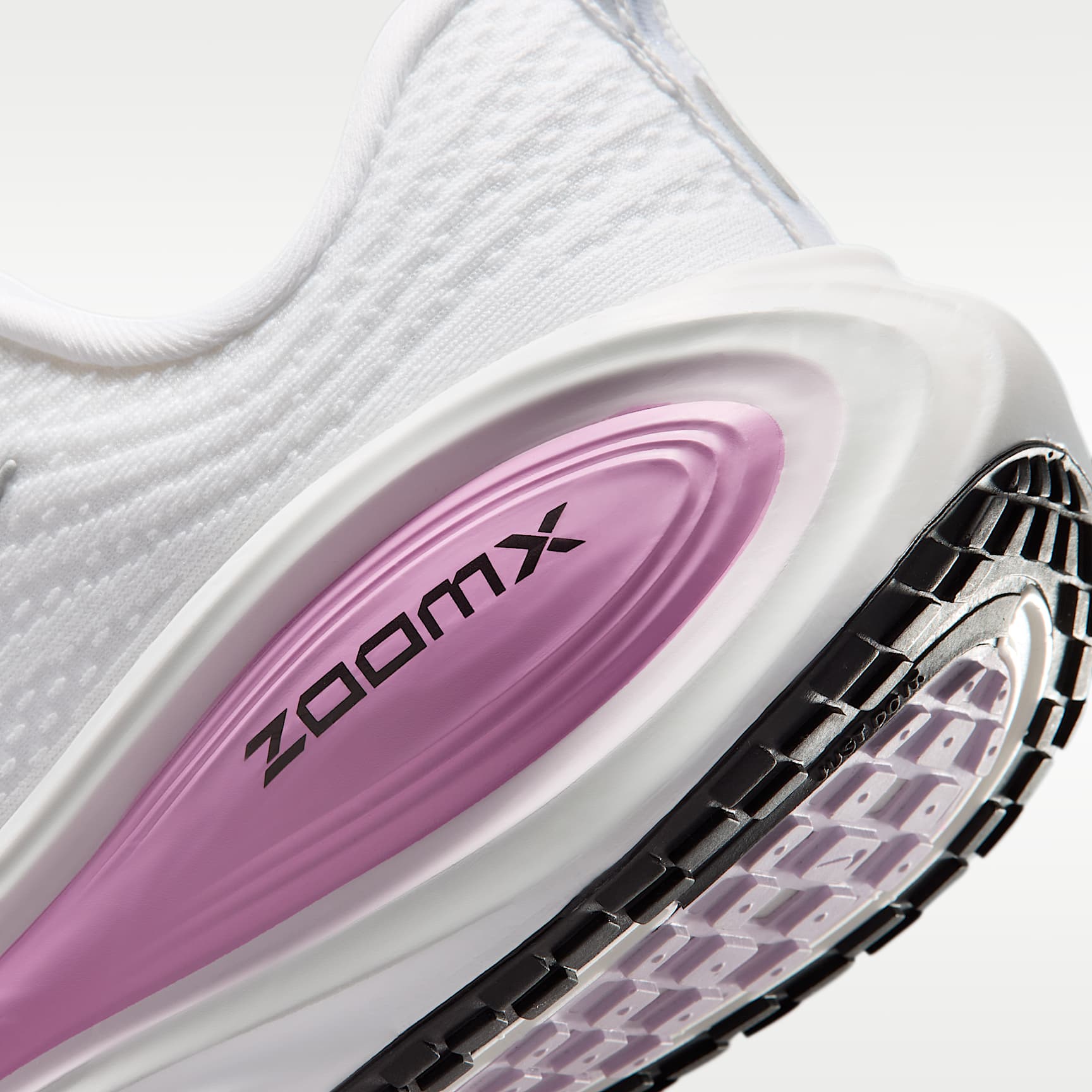 Nike Vomero Plus Straßenlaufschuh (Damen) – Weiß/Bleached Lilac/Summit White/Metallic Silver