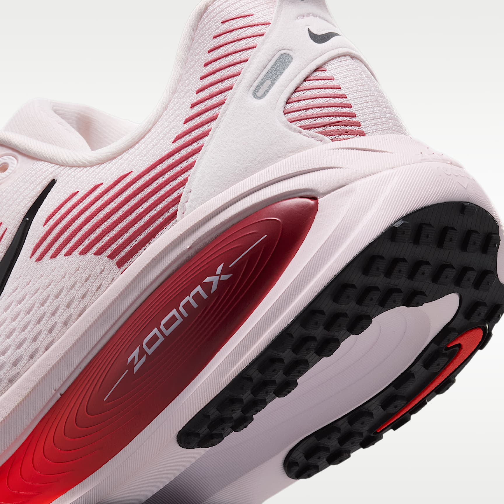 Nike Vomero 18 Straßenlaufschuh (Damen) – Pearl Pink/Team Crimson/Bright Crimson/Schwarz