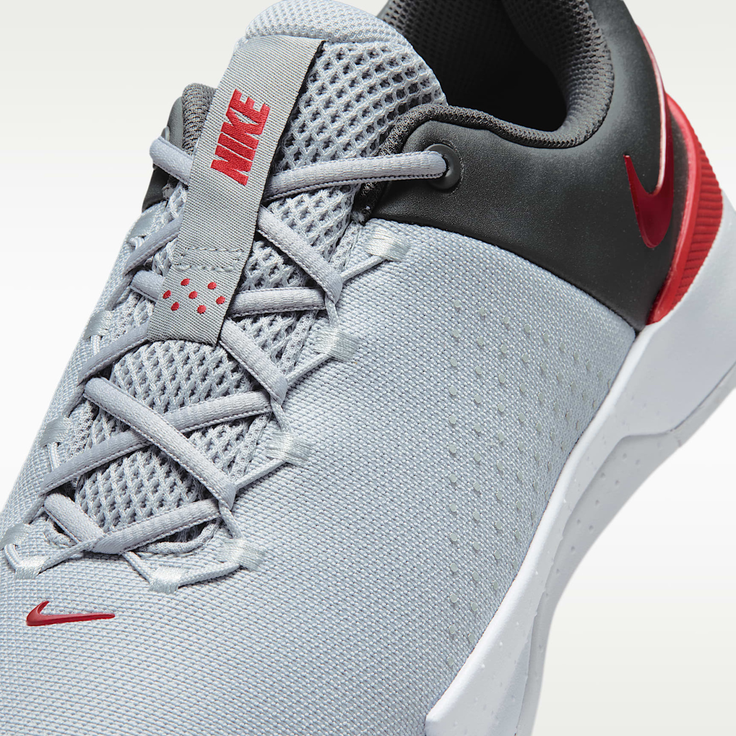 Nike MC Trainer 4 Trainingsschuh (Herren) – Wolf Grey/Iron Grey/Weiß/University Red