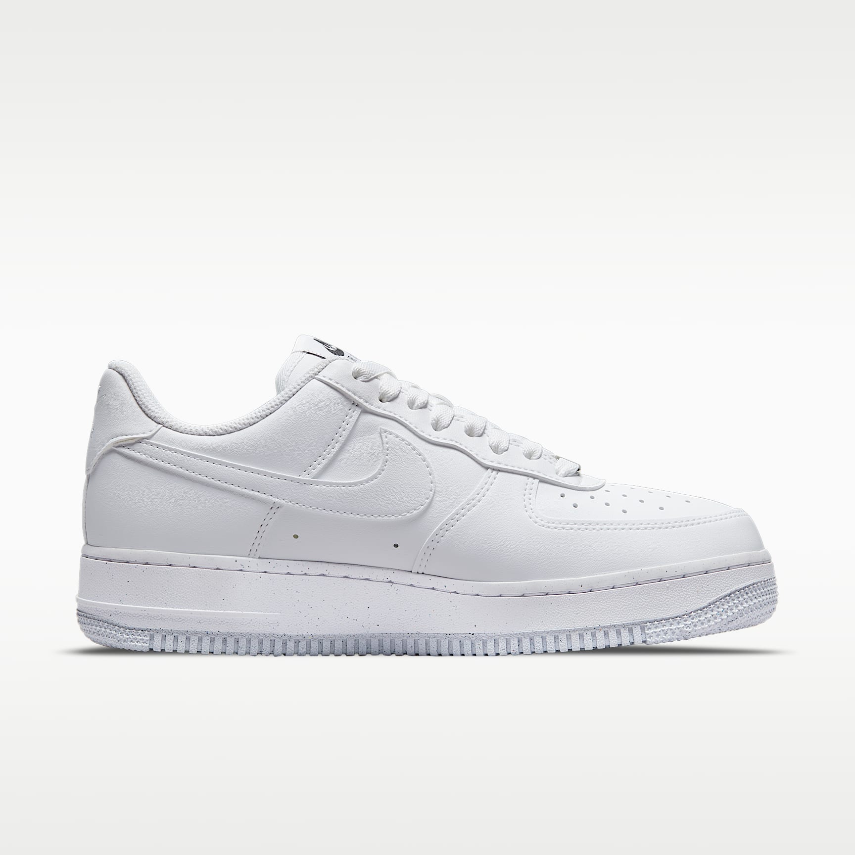 Nike Air Force 1 '07 SE Suede Damenschuh – Weiß/Schwarz/Metallic Silver/Weiß