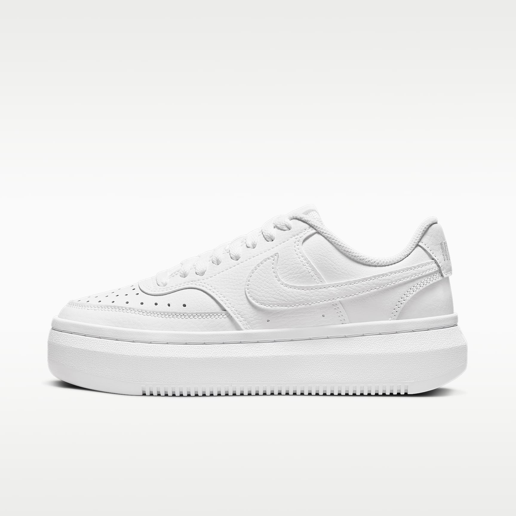 Nike Court Vision Alta Schuh (Damen) – Weiß/Weiß/Weiß
