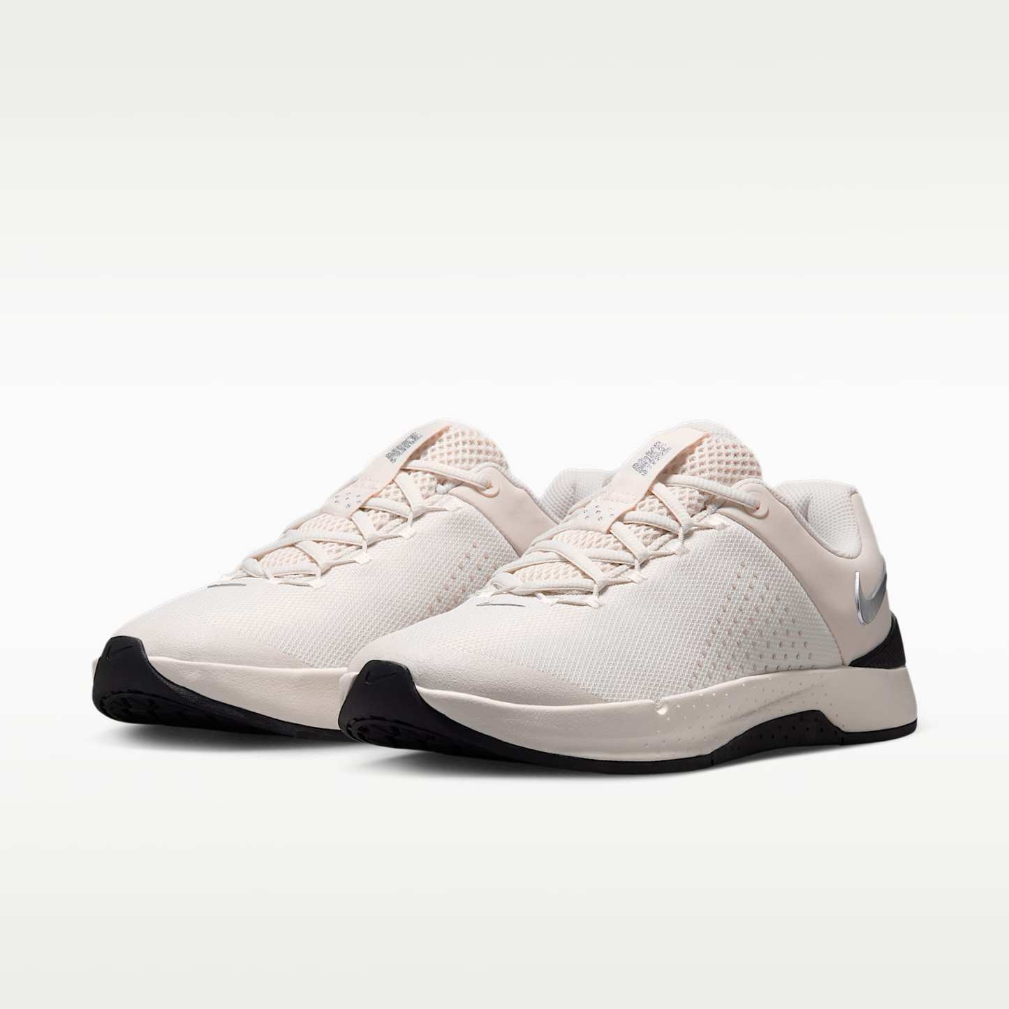 Nike MC Trainer 4 Trainingsschuh (Damen) – Phantom/Schwarz/Metallic Silver