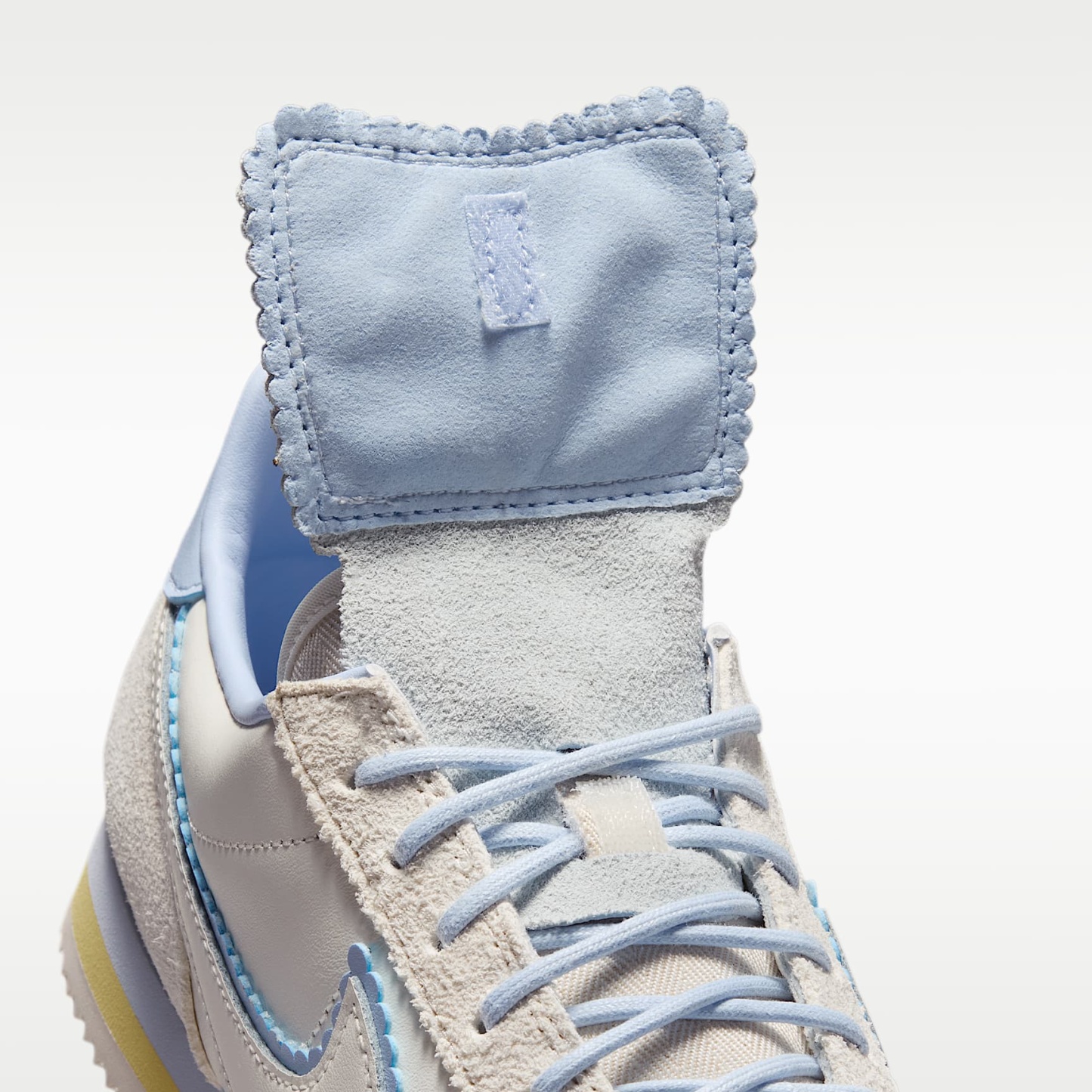 Nike Cortez Schuh (Damen) – Sail/Soft Yellow/Hydrogen Blue/Sail