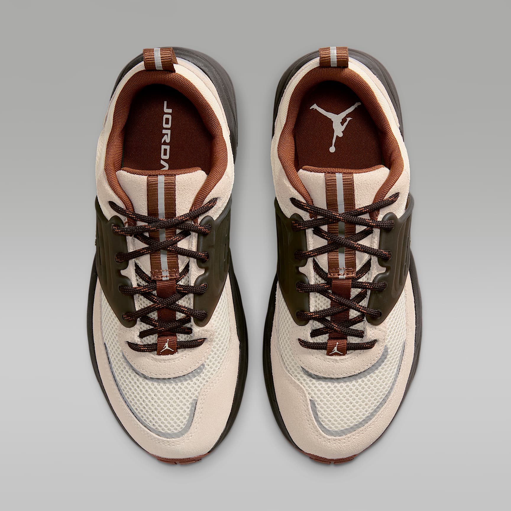 Jordan Trunner O/S Damenschuhe – Soft Pearl/Shadow Brown/Reflective Silver/Light British Tan