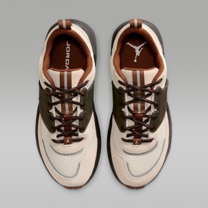 Jordan Trunner O/S Damenschuhe – Soft Pearl/Shadow Brown/Reflective Silver/Light British Tan