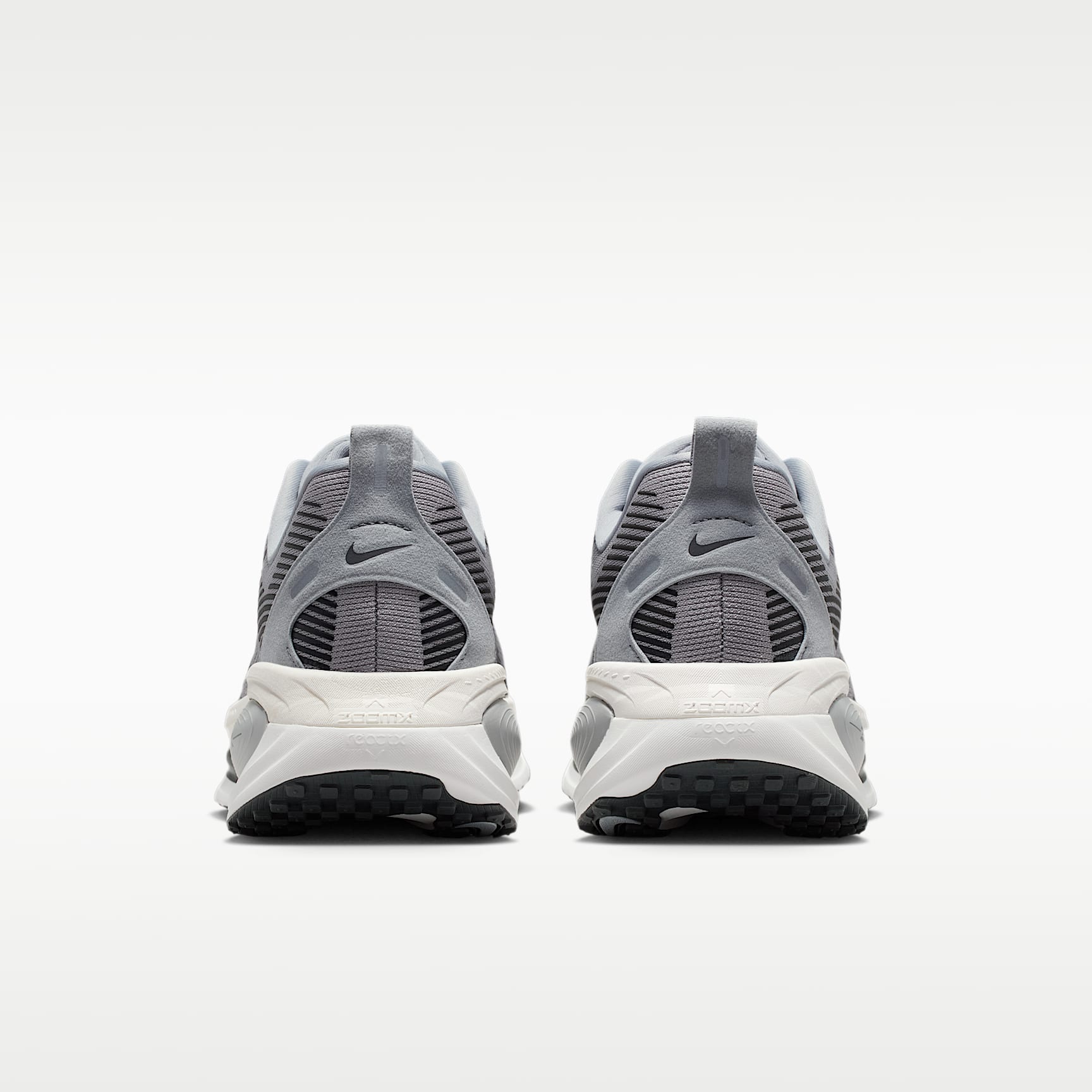 Nike Vomero 18 Straßenlaufschuh (Herren) – Wolf Grey/Pure Platinum/Summit White/Anthracite