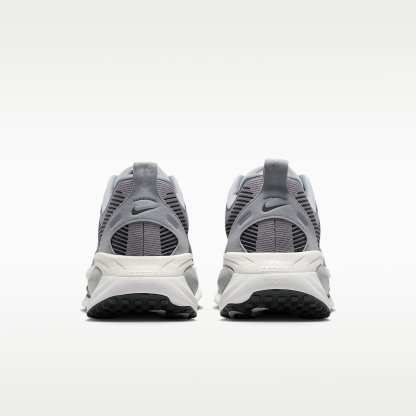 Nike Vomero 18 Straßenlaufschuh (Herren) – Wolf Grey/Pure Platinum/Summit White/Anthracite