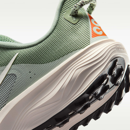 Nike ACG Pegasus Trail Traillaufschuh (Damen) – Jade Horizon/Light Silver/Safety Orange/Phantom