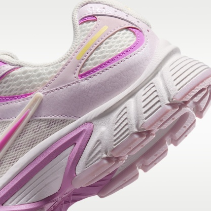 Nike V5 RNR Schuh (Damen) – Summit White/Bleached Lilac/Soft Yellow/Light Magenta