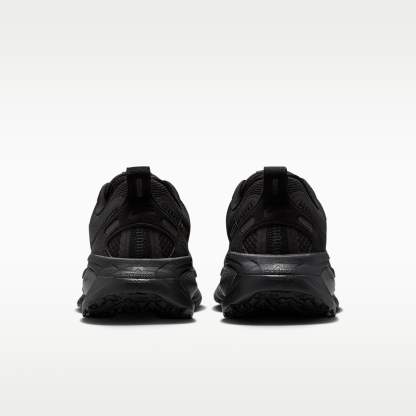 Nike Vomero 18 GORE-TEX Wasserdichter Straßenlaufschuh mit reflektierenden Designakzenten (Damen) – Schwarz/Anthracite