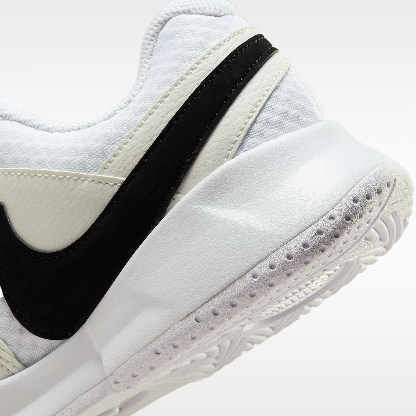 NikeCourt Lite 4 Tennisschuh für Hartplätze (Damen) – Weiß/Summit White/Schwarz