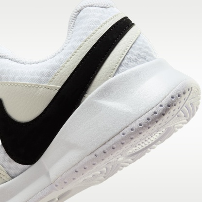 NikeCourt Lite 4 Tennisschuh für Hartplätze (Damen) – Weiß/Summit White/Schwarz