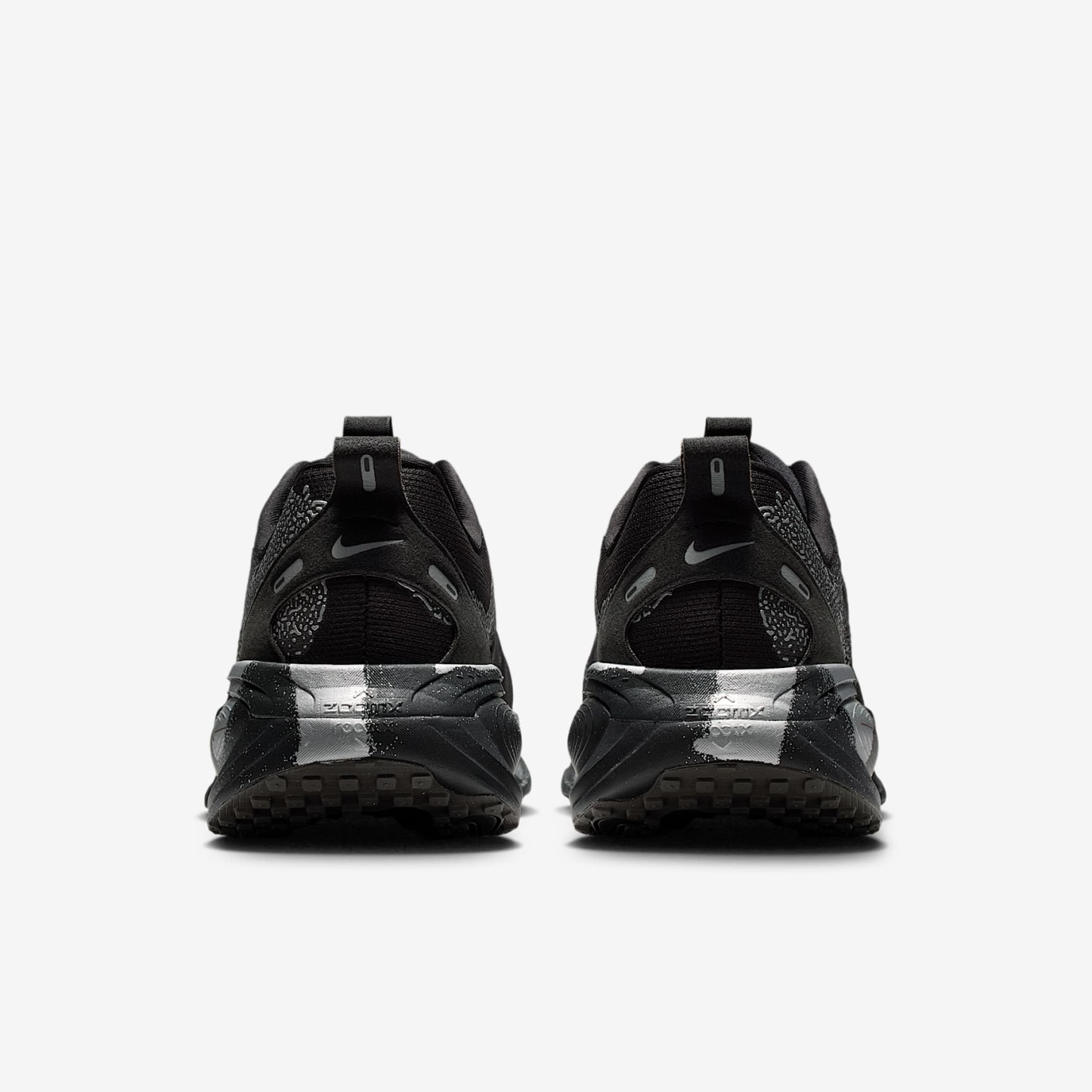 Nike Vomero 18 Straßenlaufschuh (Herren) – Iron Grey/Light Smoke Grey/Schwarz