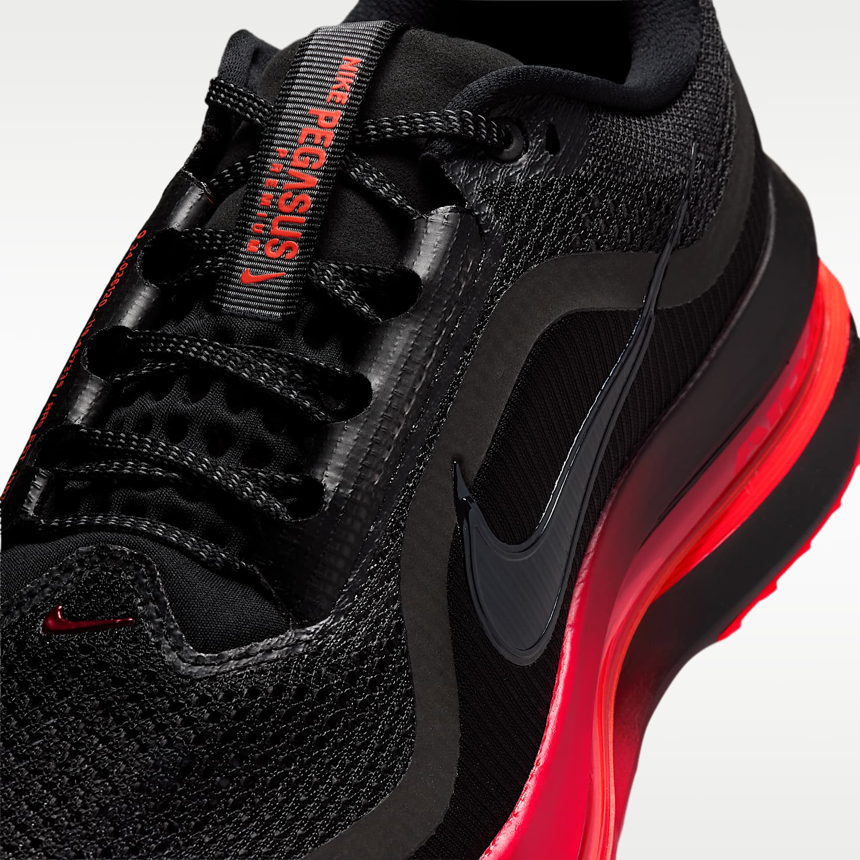 Nike Pegasus Premium Straßenlaufschuh (Herren) – Schwarz/University Red/Bright Crimson/Schwarz