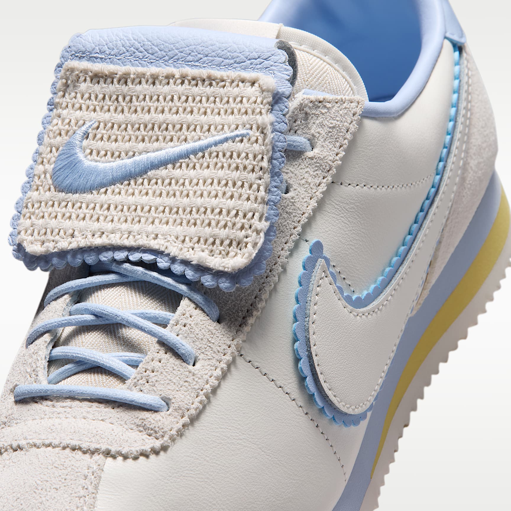 Nike Cortez Schuh (Damen) – Sail/Soft Yellow/Hydrogen Blue/Sail