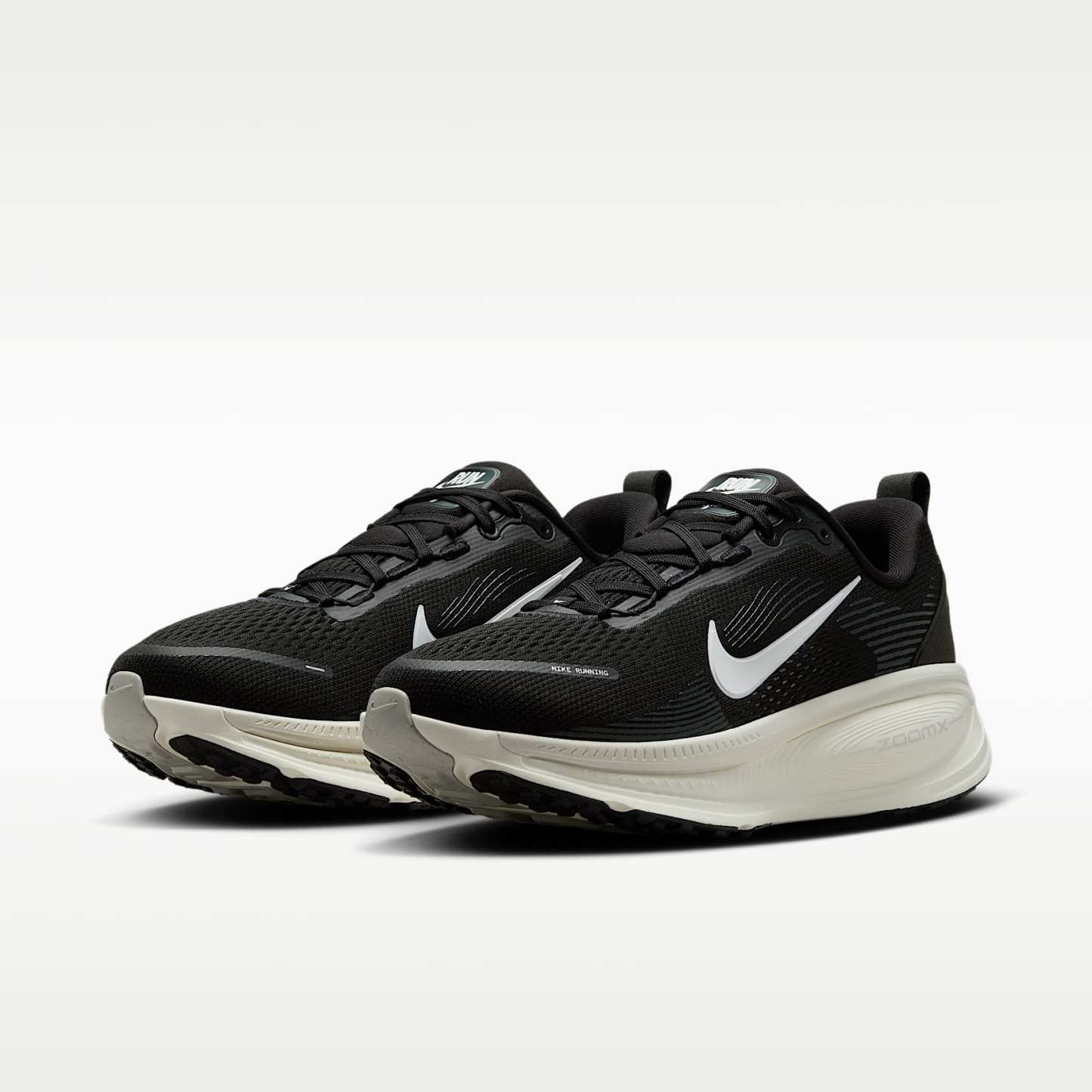 Nike Vomero 18 Straßenlaufschuh (Damen) – Schwarz/Coconut Milk/Light Iron Ore/Summit White