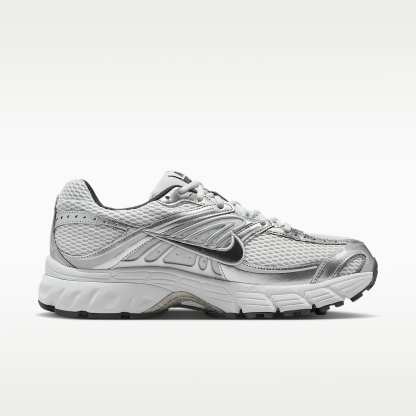Nike Air Max Moto 2K Schuh (Herren) – Photon Dust/Metallic Silver/Light Smoke Grey/Anthracite