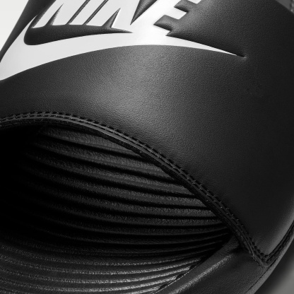 Nike Victori One Slides (Herren) – Schwarz/Schwarz/Weiß
