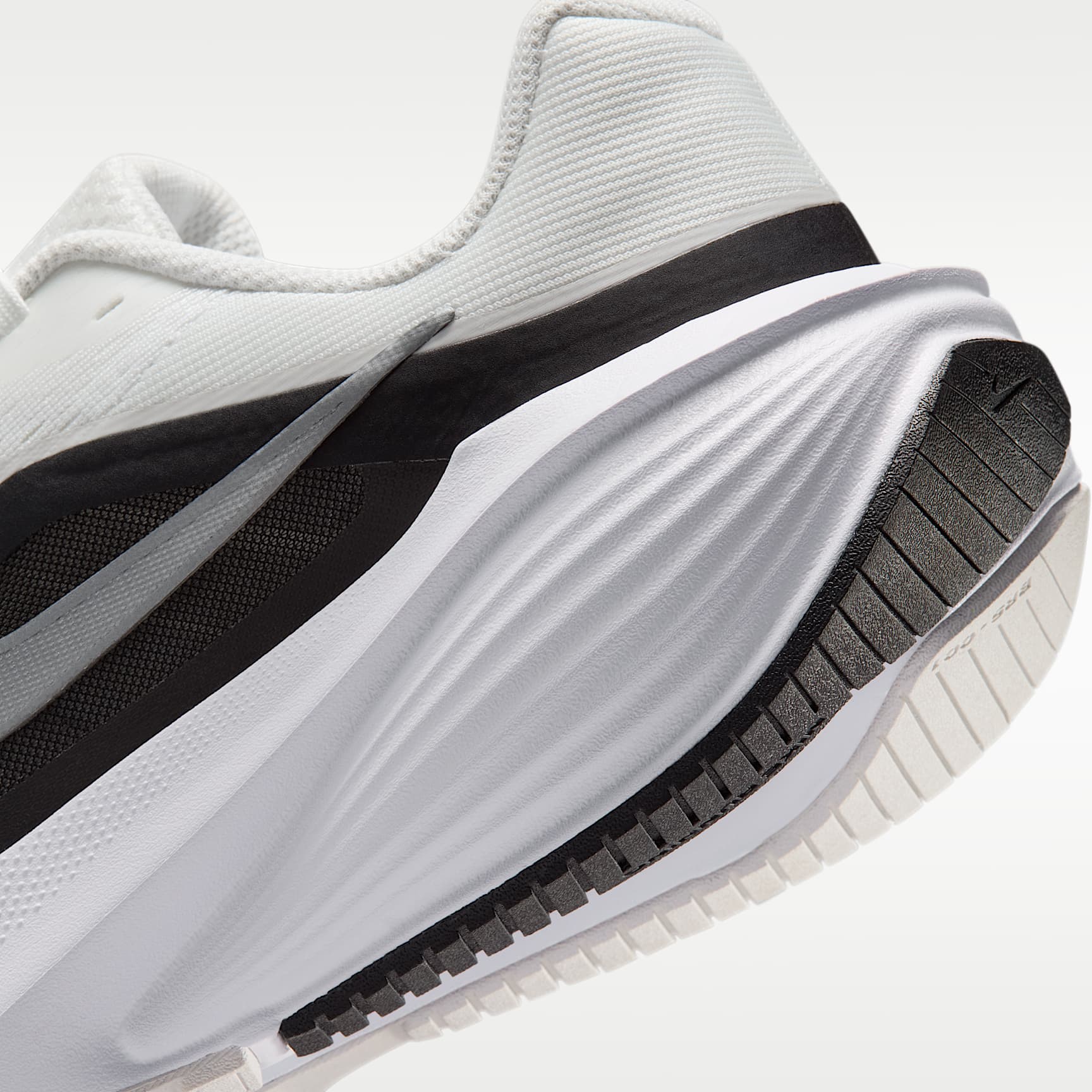 Nike Downshifter 14 Straßenlaufschuh (Herren) – Summit White/Schwarz/Weiß/Metallic Silver
