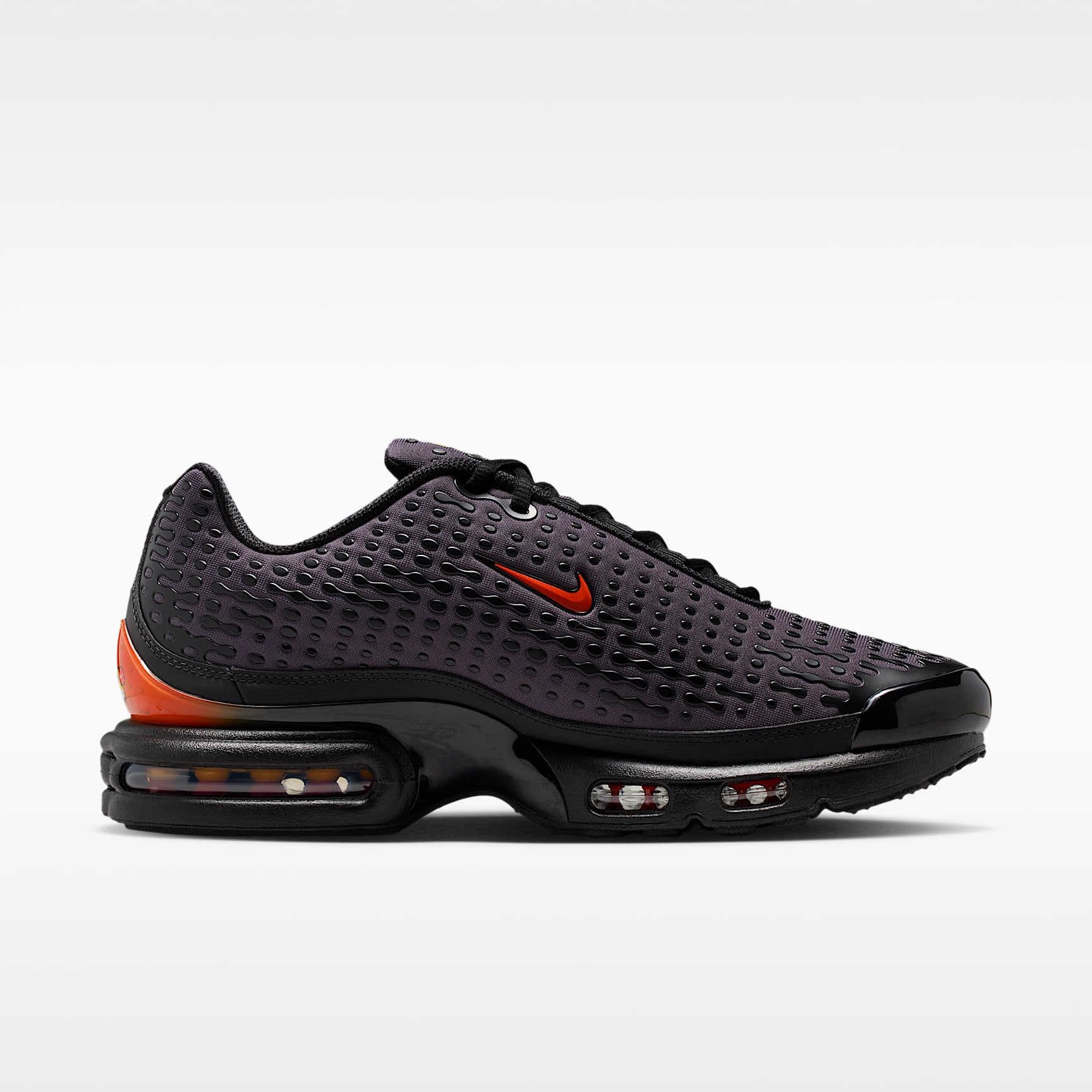 Nike Air Max Plus VII Schuh (Herren) – Schwarz/Medium Ash/Bright Crimson/Dark Copper