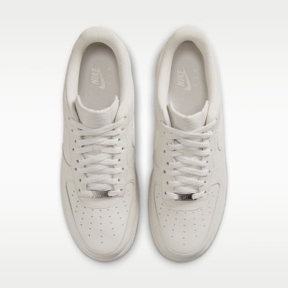 Nike Air Force 1 '07 Schuh (Herren) – Light Bone/Metallic Silver/Light Bone