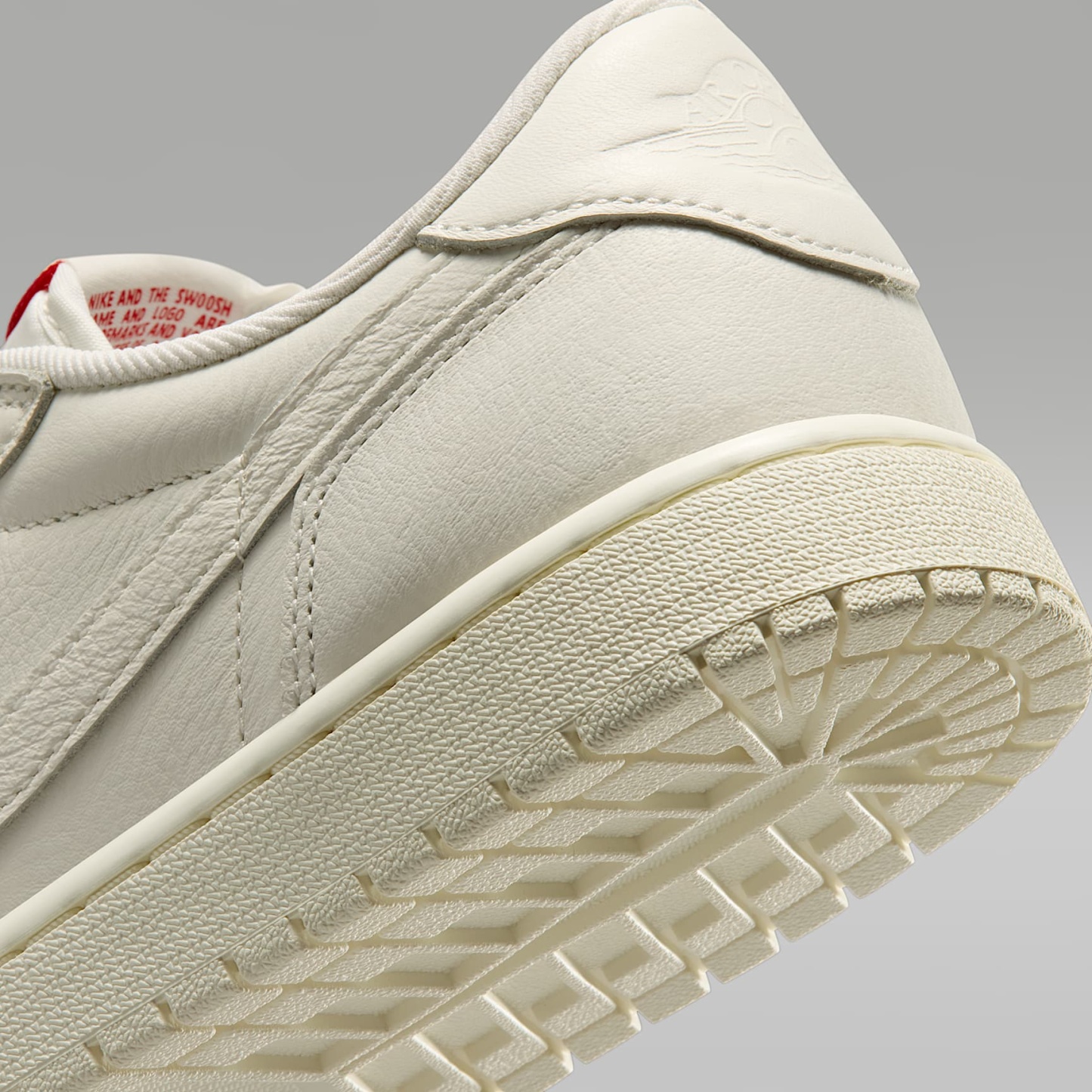 Air Jordan 1 Retro Low Schuh (Herren) – Sail/University Red/Sail