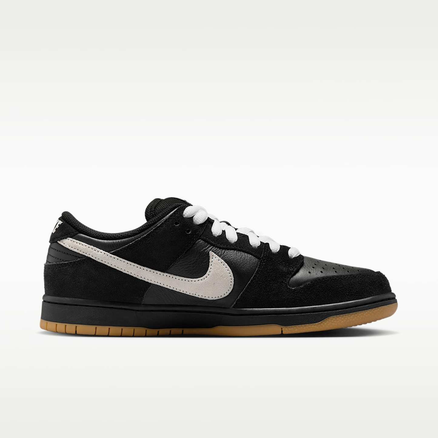 Nike SB Dunk Low Pro Skateboardschuh – Schwarz/Schwarz/Gum Light Brown/Weiß