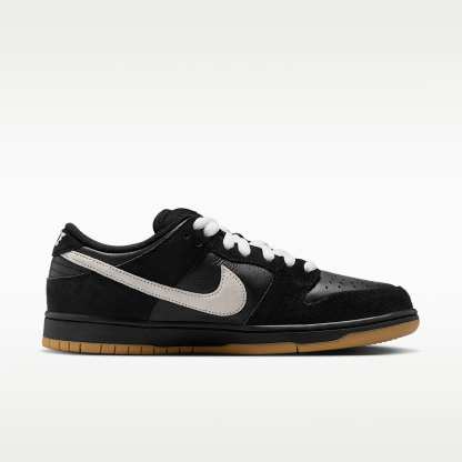 Nike SB Dunk Low Pro Skateboardschuh – Schwarz/Schwarz/Gum Light Brown/Weiß