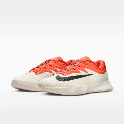 Nike Vapor Pro 3 Tennisschuh für Hartplätze (Herren) – Sail/Turf Orange/Blue Ribbon Heather/Schwarz
