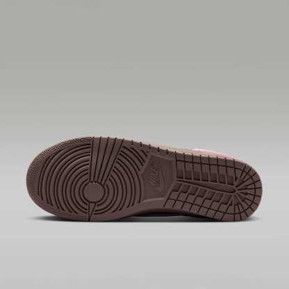 Air Jordan Skyline Low Damenschuh – Desert Berry/Schwarz/Gum Medium Brown/Sail