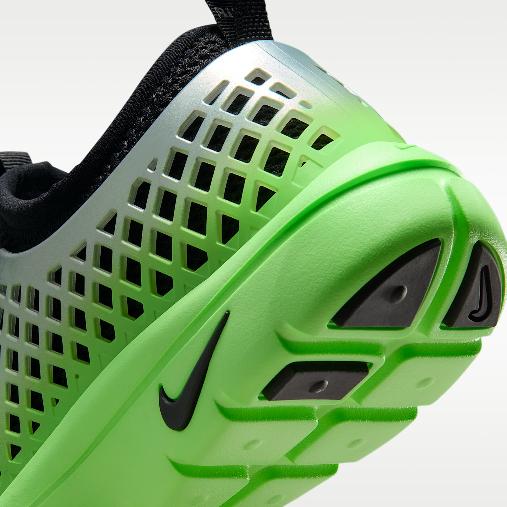 Nike Rejuven8 Run SP Schuh (Damen) – Metallic Silver/Voltage Green/Schwarz