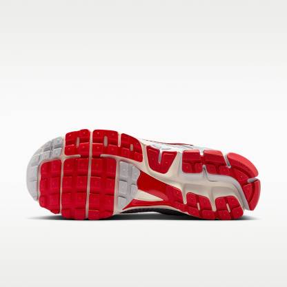 Nike Zoom Vomero 5 SE Herrenschuh – Grey Fog/Particle Grey/Phantom/University Red