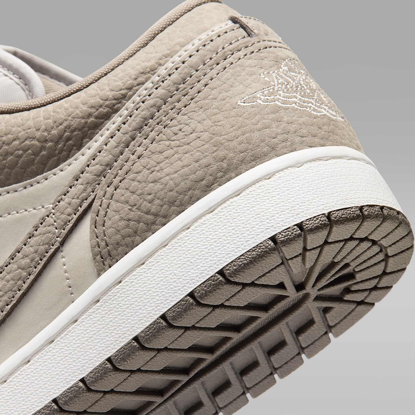 Air Jordan 1 Low Herrenschuh – Olive Grey/Cream II/Silver Sage/Olive Grey