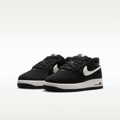 Nike Air Force 1 LV8 Schuh (ältere Kinder) – Schwarz/Sail