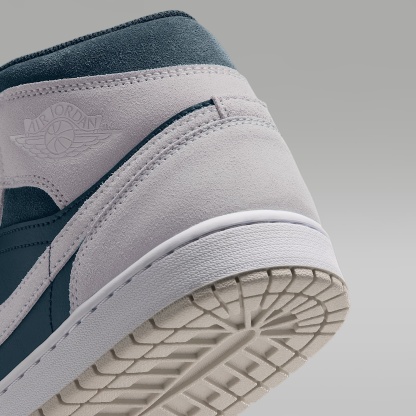 Air Jordan 1 Mid Herrenschuh – Light Orewood Brown/Midnight Spruce/Weiß/Pale Ivory