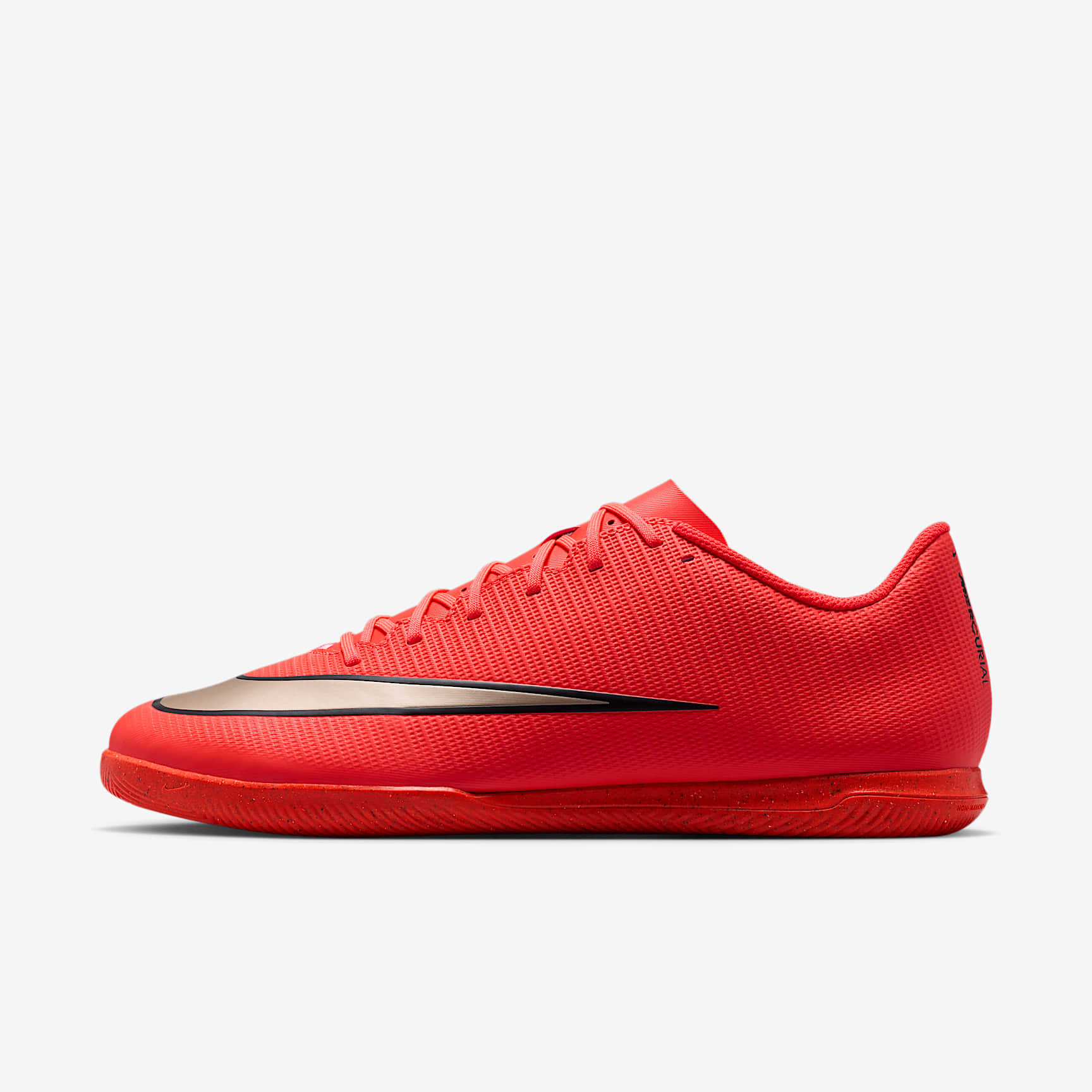 Nike Mercurial Vapor 17 Club Low-Top-Fußballschuh für Hallen- und Hartplätze – Bright Crimson/Blur