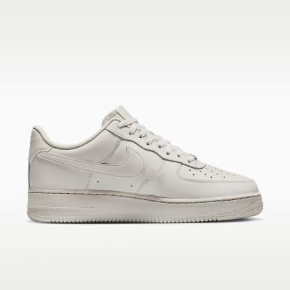 Nike Air Force 1 '07 Schuh (Herren) – Light Bone/Metallic Silver/Light Bone