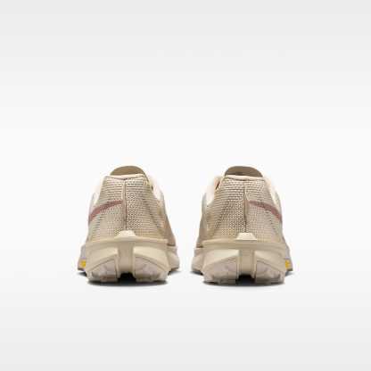 Nike Kiger 10 Traillaufschuh – Light Orewood Brown/Cream II/Safety Orange/Diffused Taupe