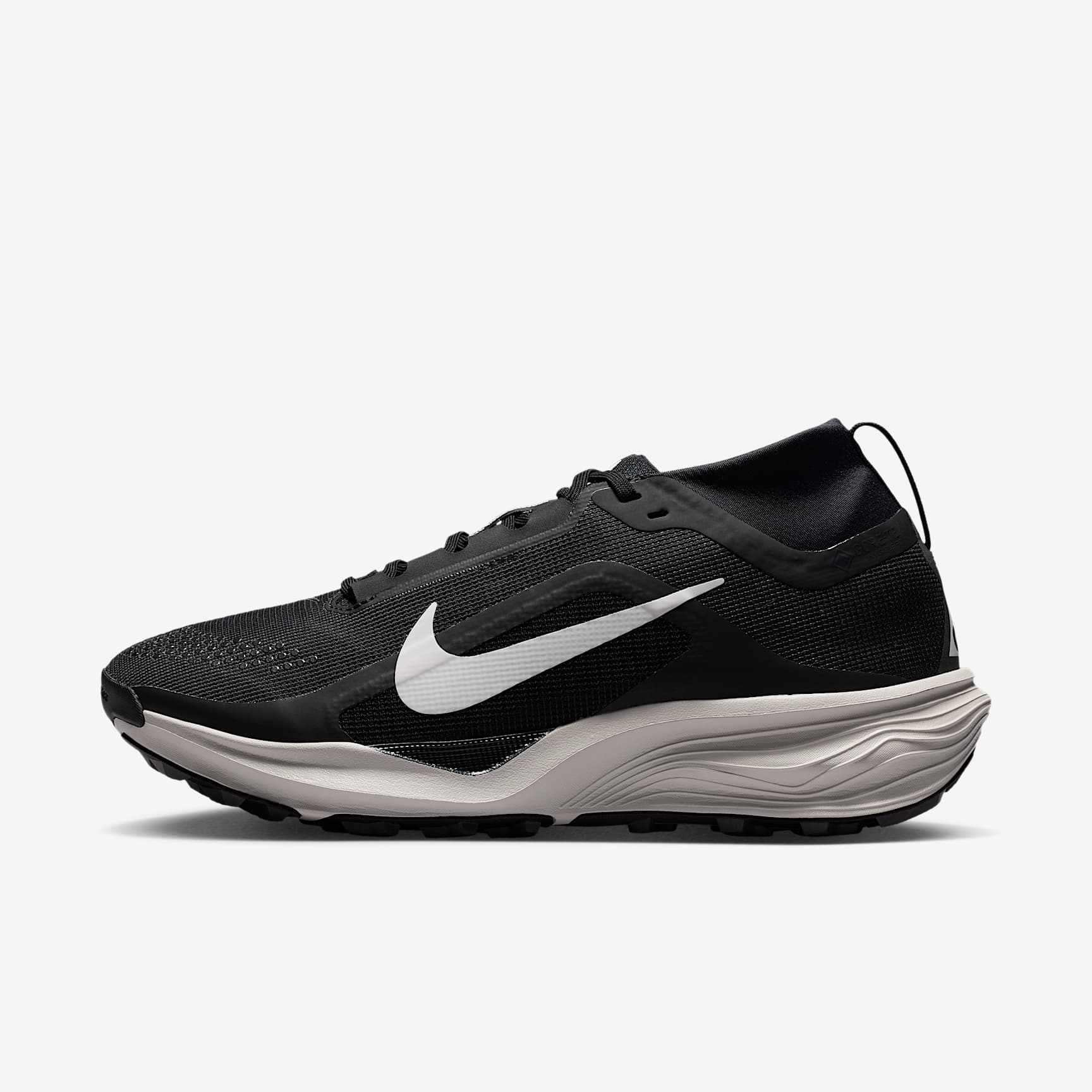 ACG Pegasus Trail GORE-TEX wasserfester Traillaufschuh (Damen) – Schwarz/Light Orewood Brown/Anthracite/Summit White