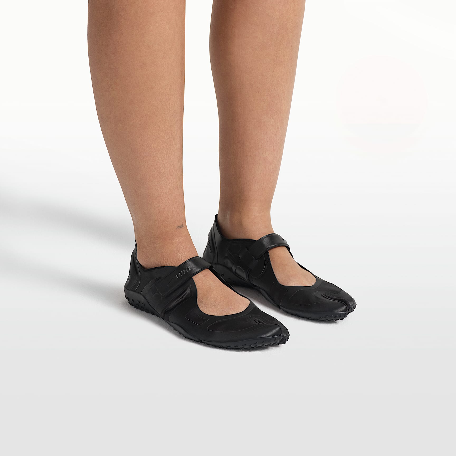 NikeSKIMS Rift Satin Schuh (Damen) – Schwarz/Schwarz/Schwarz