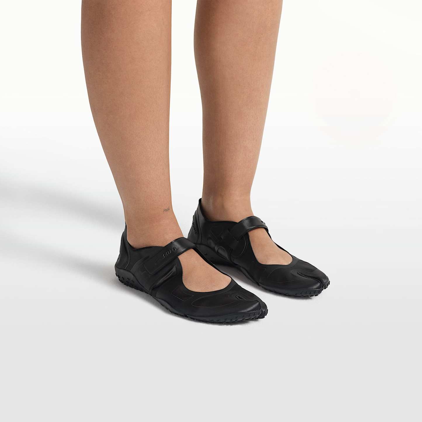 NikeSKIMS Rift Satin Schuh (Damen) – Schwarz/Schwarz/Schwarz