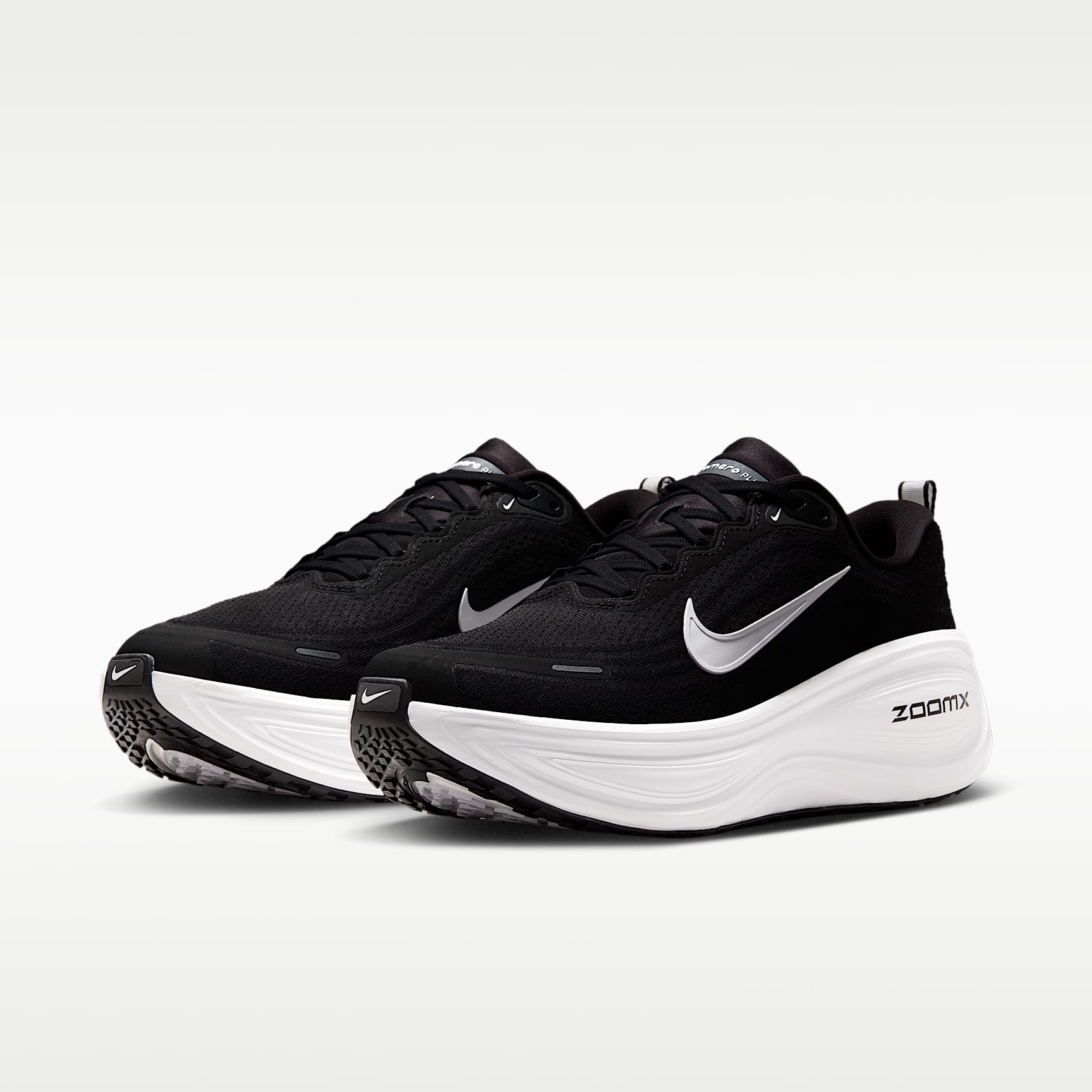 Nike Vomero Plus Straßenlaufschuh (Herren, weit) – Schwarz/Cool Grey/Metallic Dark Grey/Weiß