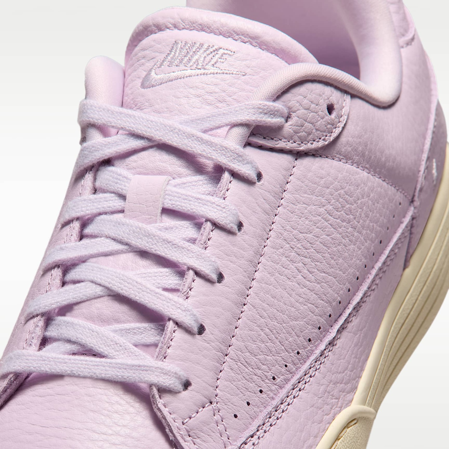 Nike Tennis Centre Damenschuh – Bleached Lilac/Muslin/Pink Foam/Bleached Lilac