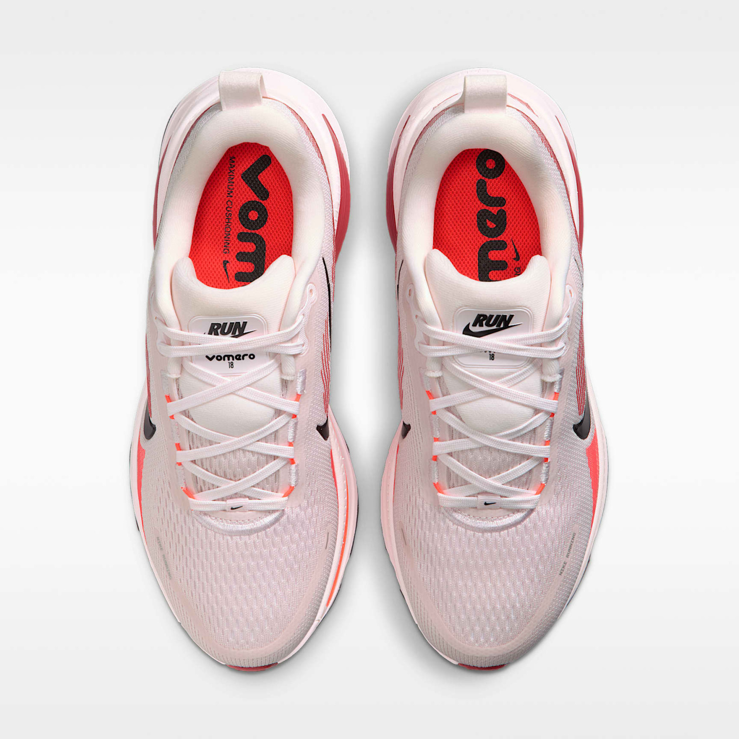 Nike Vomero 18 Straßenlaufschuh (Damen) – Pearl Pink/Team Crimson/Bright Crimson/Schwarz