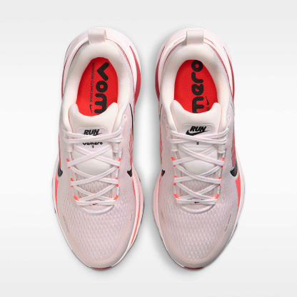 Nike Vomero 18 Straßenlaufschuh (Damen) – Pearl Pink/Team Crimson/Bright Crimson/Schwarz