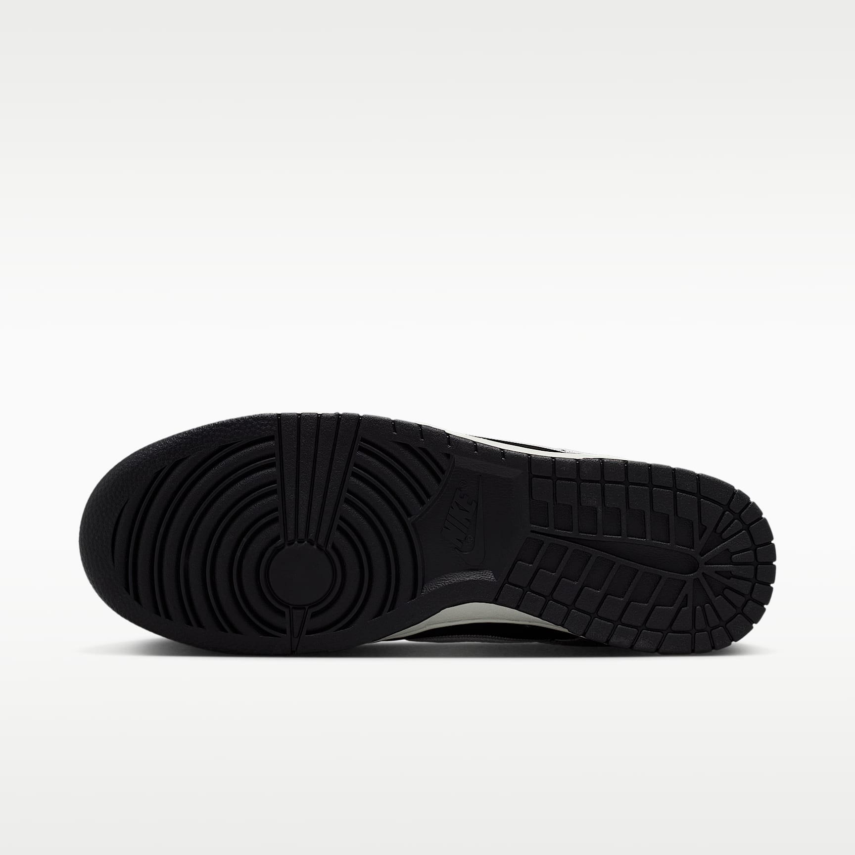 Nike Dunk Low Retro Herrenschuh – Metallic Silver/Schwarz/Sail/Metallic Silver