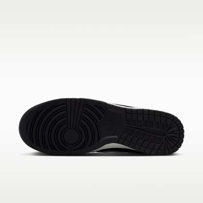 Nike Dunk Low Retro Herrenschuh – Metallic Silver/Schwarz/Sail/Metallic Silver